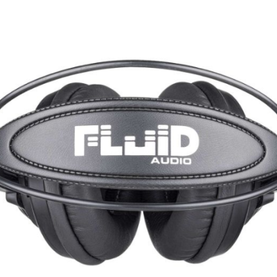 Auriculares pretos FLUiD AUDIO com almofadas acolchoadas