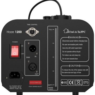 Painel frontal da máquina de névoa Haze 1200 preta com interruptor, entradas DMX e indicadores.