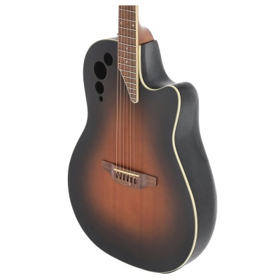 Guitarra acústica com acabamento castanho em degradê para preto e orifícios de ressonância