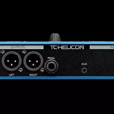 Interface de áudio TC-Helicon com conexões XLR, jack e USB