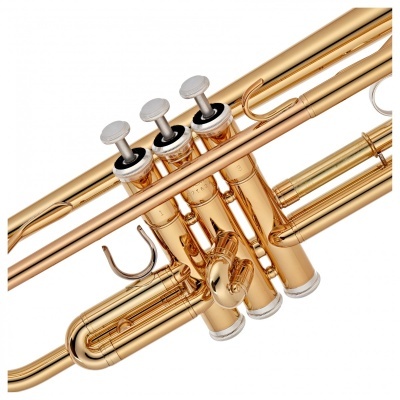 Trompete dourado com três pistões e superfície brilhante