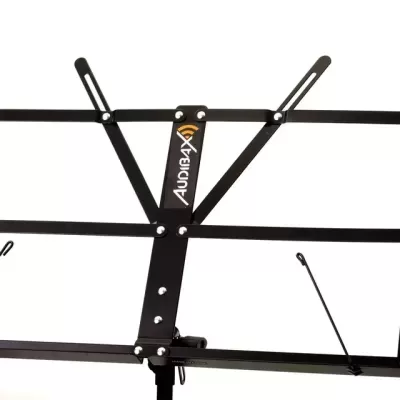 Estante de música em metal preto com texto AUDIBAX.