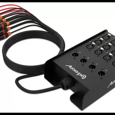 Caixa preta metálica com vários conectores XLR e cabo com fios pretos e vermelhos