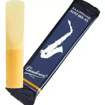 Palheta para saxofone alto com embalagem azul e texto