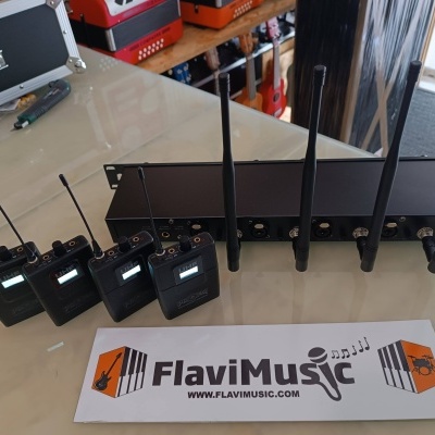 Sistema de microfones sem fios UHF PRO-FM com antenas e etiqueta FlaviMusic