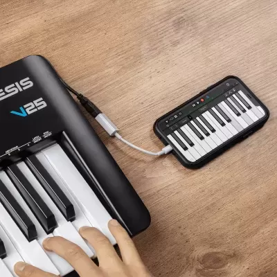 Teclado MIDI Alesis V25 ligado a smartphone com teclado de piano virtual
