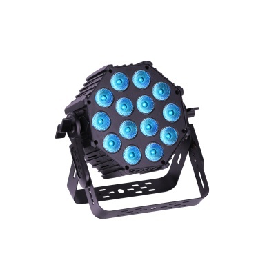 Refletor LED preto com luzes azuis em fundo branco