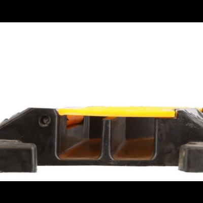 Calço para cabos preto e amarelo em plástico com compartimentos abertos.