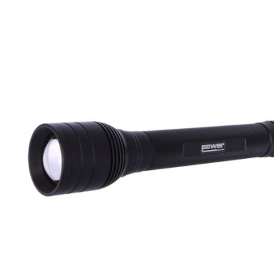 Lanterna preta com lente convexa e etiqueta POWER