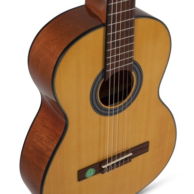 Guitarra clássica de madeira com corpo castanho e tampo bege claro