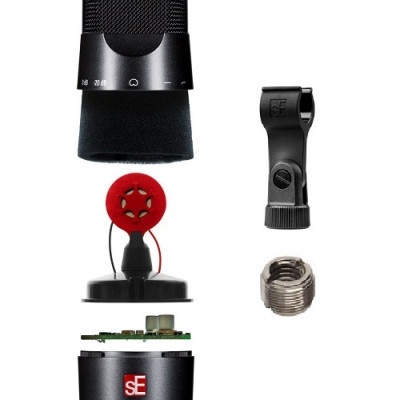 Microfone condensador preto desmontado com componentes visíveis