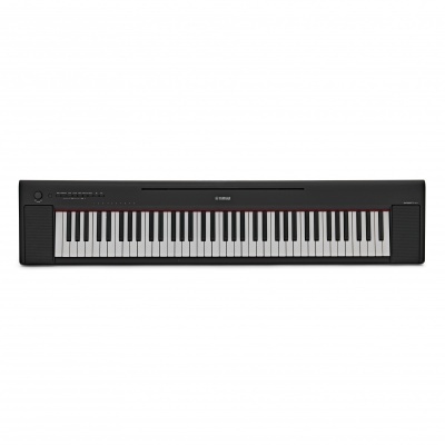 Piano digital preto Yamaha com 88 teclas e alto-falantes integrados
