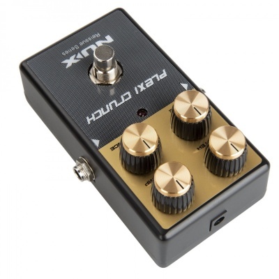 Pedal de guitarra preto e dourado NUX Pressure com quatro botões e botão de pressão.