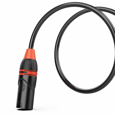 Cabo de áudio com ficha XLR preta e detalhe laranja