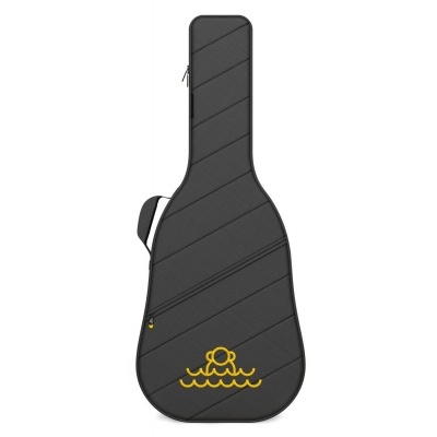 Capa preta de guitarra matelassê com logótipo amarelo.