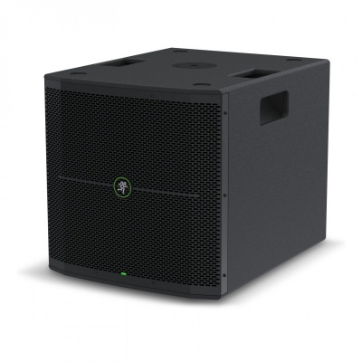 Coluna de som preta tipo subwoofer com grelha metálica frontal e alças laterais