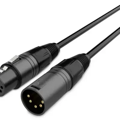 Cabo de áudio preto com conectores XLR macho e fêmea