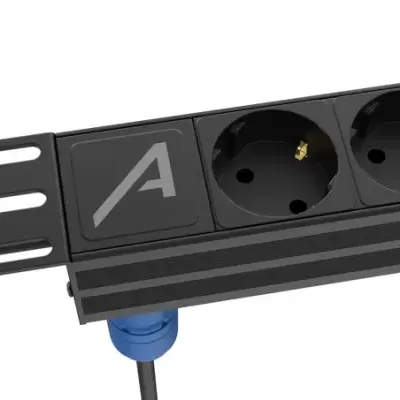 régua de tomadas elétrica preta com duas tomadas e cabo azul