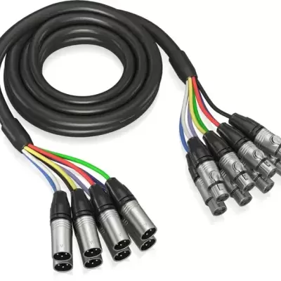 Cabo de áudio com conectores XLR e fios coloridos