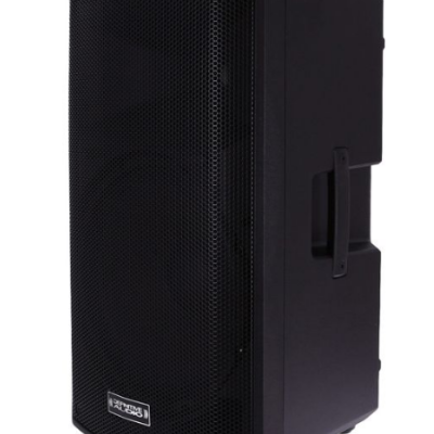 Coluna de som preta com pegas laterais e grelha frontal metálica