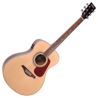 Guitarra acústica de madeira clara com pickguard vermelho e cabeça preta com texto