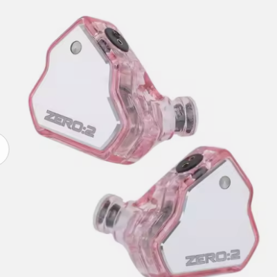 Par de auriculares intra-auriculares transparentes rosa com face branca e texto ZERO:2