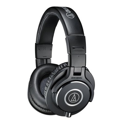 Auriculares Audio-Technica ATH-M40x pretos com almofadas em couro sintético.