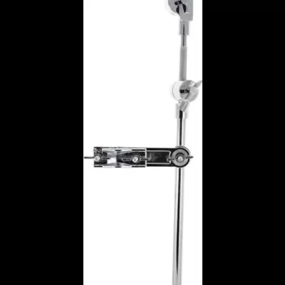 Pedal de bumbo de bateria em metal cromado com peça de borracha preta