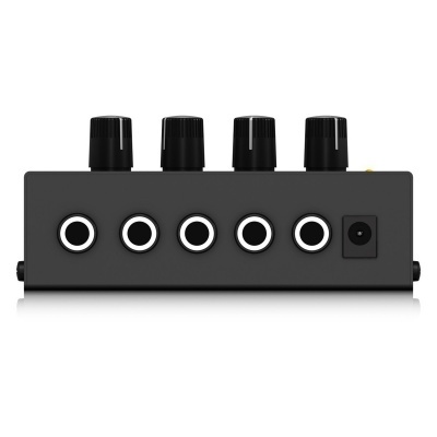 Dispositivo eletrônico cinza com botões pretos e portas circulares na frente