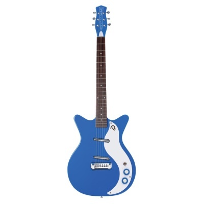 Guitarra elétrica azul com painel branco e botões azuis