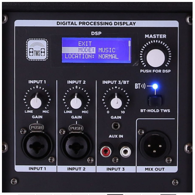 Painel de controlo digital de dispositivo de áudio com ecrã e botões