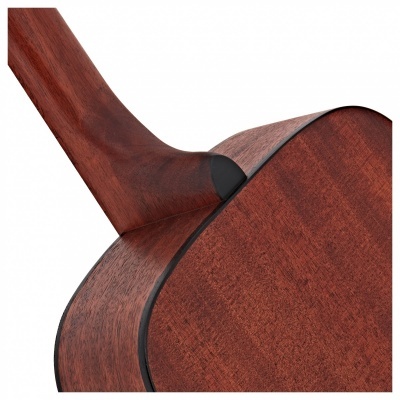 Parte traseira de guitarra acústica em madeira castanho-avermelhada com textura