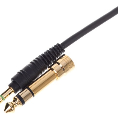 Cabo áudio com conector jack 3,5 mm e adaptador jack 6,35 mm dourados