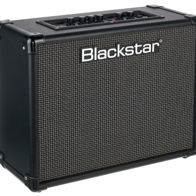 Amplificador de guitarra Blackstar preto com grelha cinzenta e painel de controlo