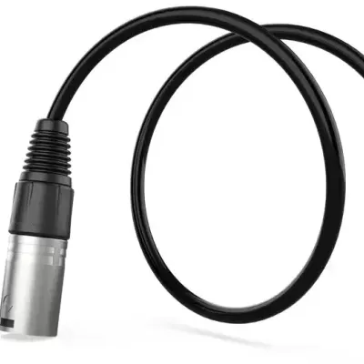Cabo de áudio profissional XLR preto com conector metálico prateado