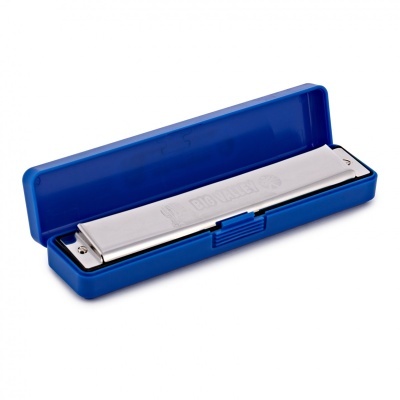 Gaita de boca metálica num estojo azul aberto