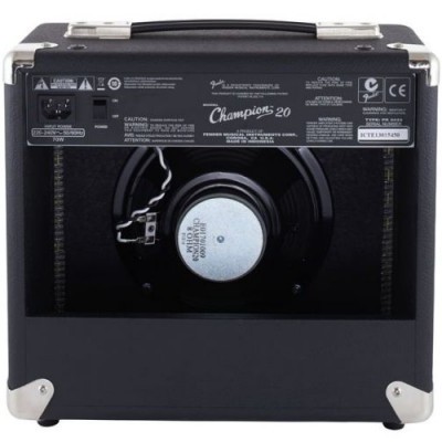 Amplificador musical preto com texto branco e cantos metálicos