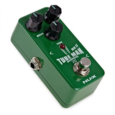 Pedal de efeito para guitarra verde metálico NUIX Tube Man MK II Overdrive com botões rotativos e botão metálico