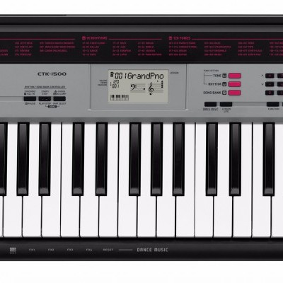 Teclado musical eletrônico preto com teclado branco e preto e painel de controlo cinzento