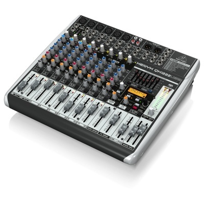 Mesa de mistura áudio Behringer XENYX QX1222USB com botões coloridos e faders brancos