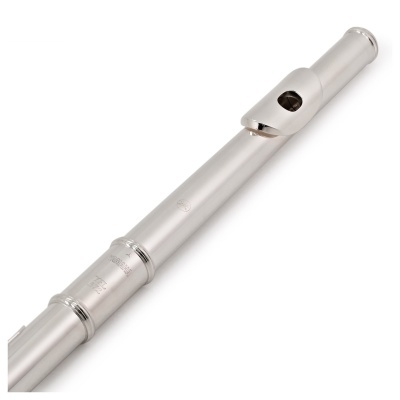 Flauta transversal prateada com acabamento metálico