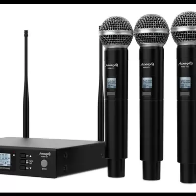 Conjunto de microfones sem fios pretos com recetor e antenas