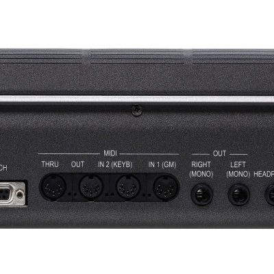 Dispositivo eletrónico preto KETRON com várias portas e controles frontais