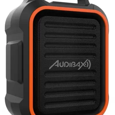 Coluna portátil preta com moldura laranja e texto AUDIBAX