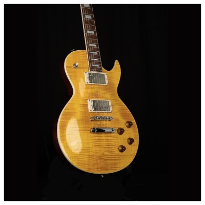 Guitarra elétrica amarela com corpo flame maple e botões castanhos