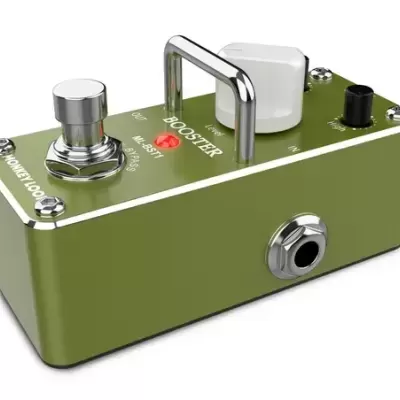 Pedal de efeito para guitarra verde oliva com botão branco e botão cromado, luz LED vermelha
