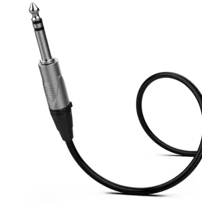 Cabo de áudio com conector jack metálico e cabo preto