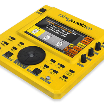 Equipamento eletrónico amarelo com ecrã a cores, botões e roda preta
