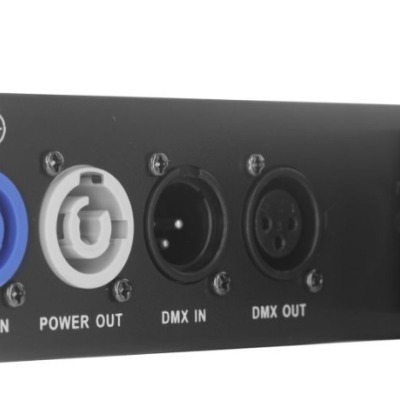 Painel traseiro com conectores POWER IN, POWER OUT, DMX IN e DMX OUT
