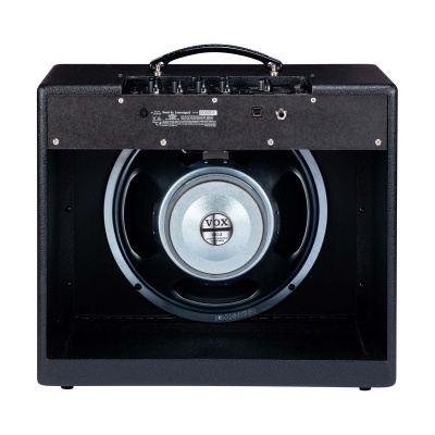 Amplificador de guitarra preto com alto-falante VOX visível